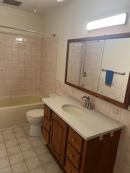 Building Photo - 192 Market St