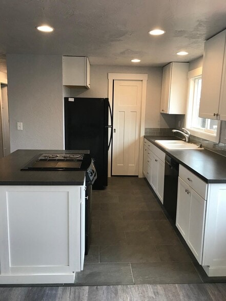 Building Photo - 2030 Crimson Ave