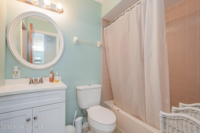 Building Photo - 307 La Paloma Ln