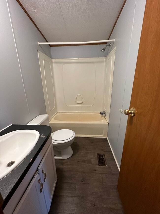 Building Photo - Spacious 3 bedroom, 2 bath singlewide in A...