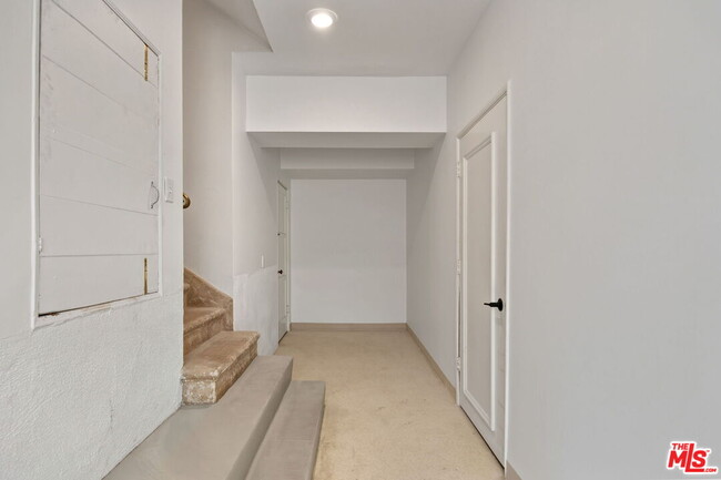 Building Photo - 450 Smithwood Dr