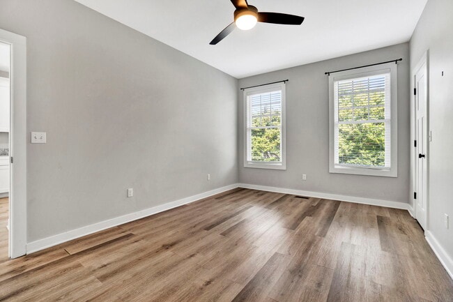 Building Photo - 100 E Maple St