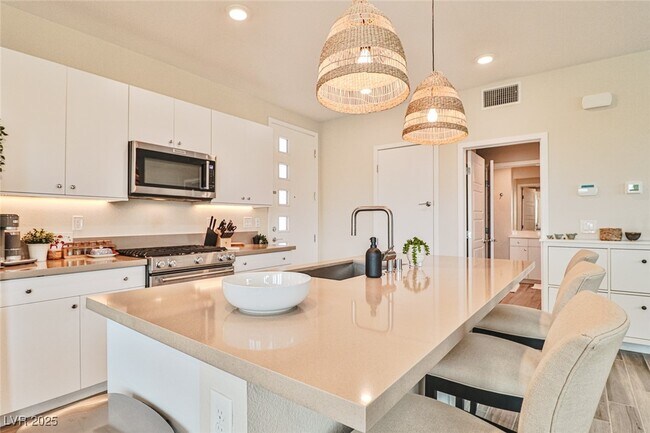 Building Photo - 11290 Hidden Peak Ave