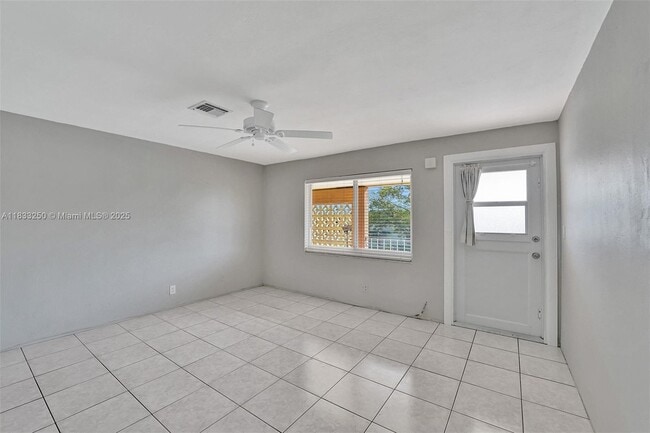 Building Photo - 2909 Middle River Dr