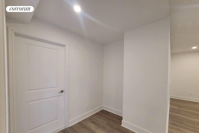 Building Photo - 45 W 81st St