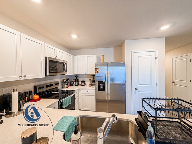 Building Photo - 119 Seymour Vlg Dr