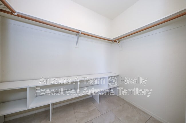 Building Photo - 3067 S Beck Dr