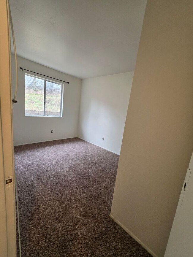 Building Photo - 1/2 off 1st Months Rent!! Summer Special on Santa Margarita (3BR/2BA)