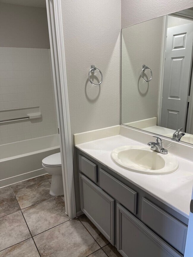 Building Photo - Spacious 2-Story Townhome in Gated Communi...