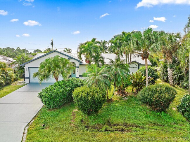 Building Photo - 414 SW Lairo Ave