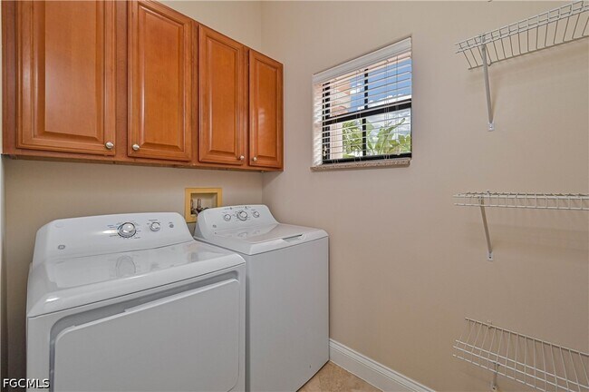 Building Photo - 1244 Carpazi Ct