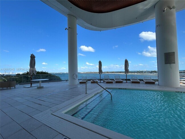 Building Photo - 175 SE 25th Rd