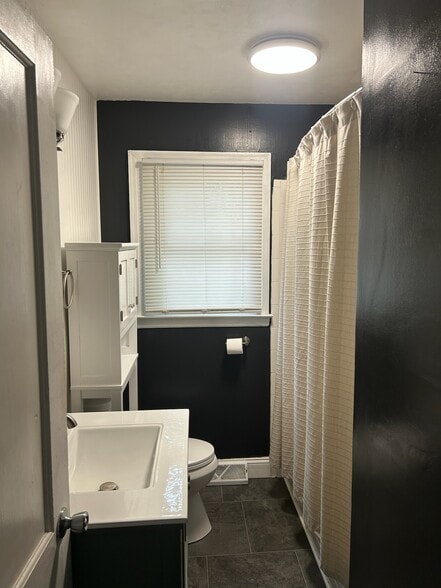 Bathroom - 626 W State Road 8