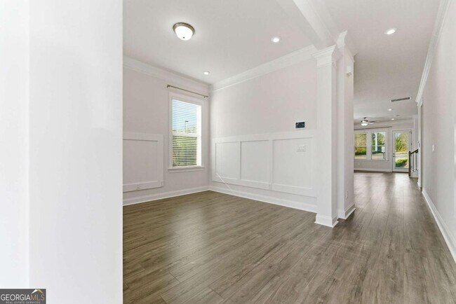 Building Photo - 2025 Abbey Rd