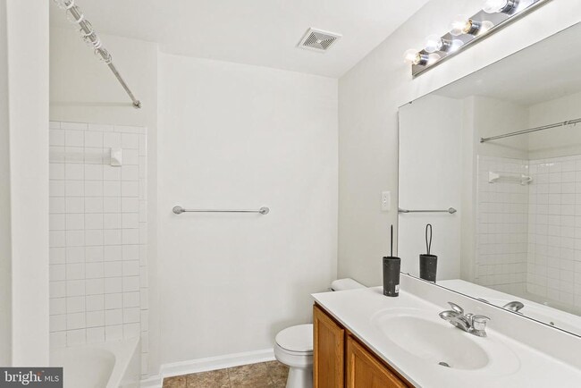 Building Photo - 7039 Oak Grove Way