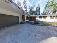 Building Photo - Large Beautiful Home in the Hills