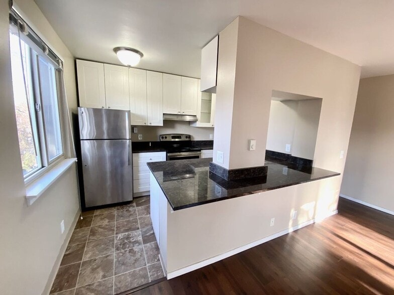 Interior Photo - 700 E Mercer