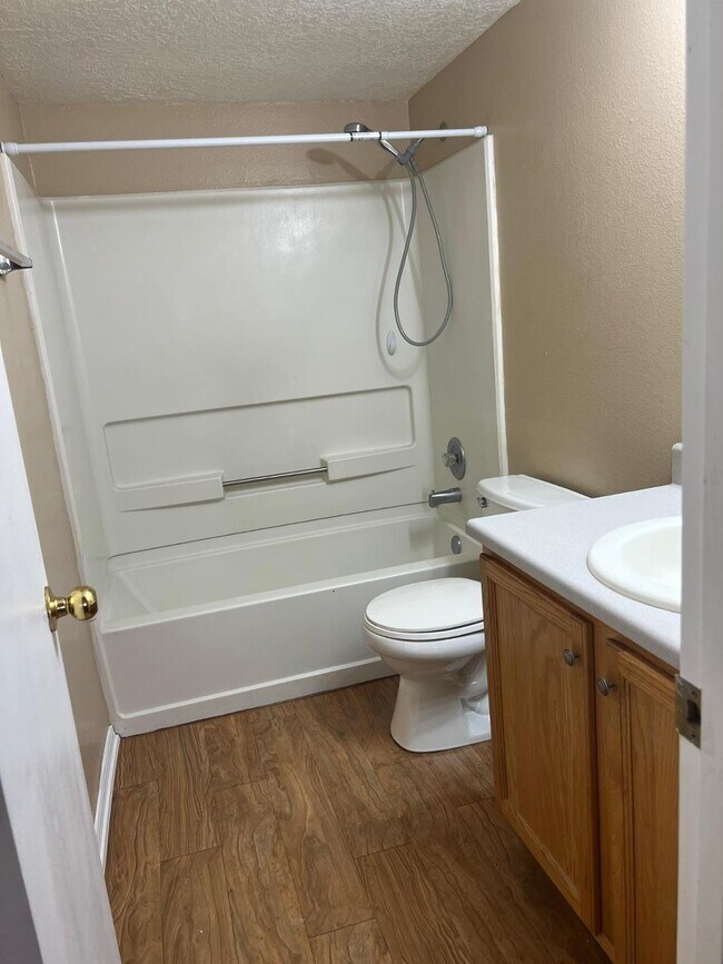 Building Photo - 2804 Quail Pointe Dr NW