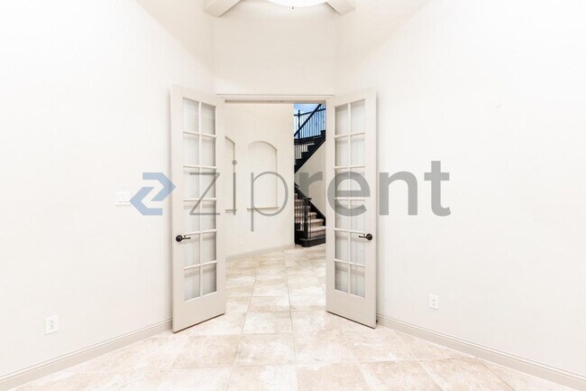 Building Photo - Unit