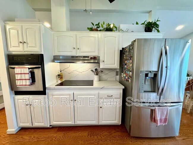 Building Photo - 3452 Lockwood Dr