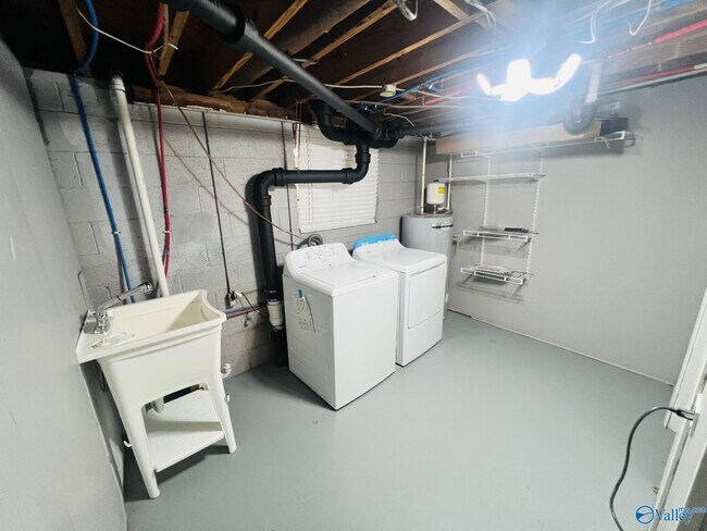 Building Photo - 4006 Devon St SE