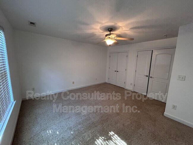 Building Photo - 4540 Pebble Lake Dr