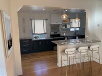 Building Photo - Beautifully Updated 2-bedroom