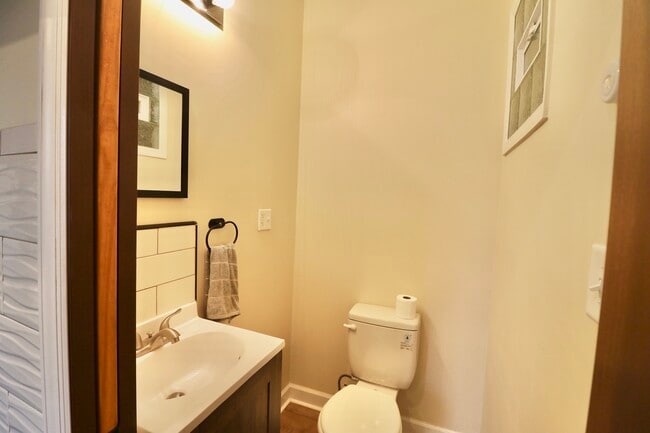 Building Photo - 3807 N Narragansett Ave