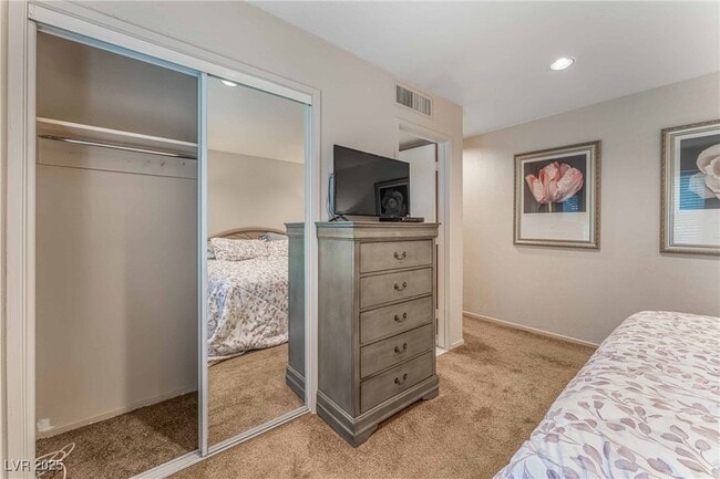 Building Photo - 1038 Tam O Shanter