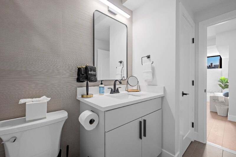 Building Photo - 416 Main St