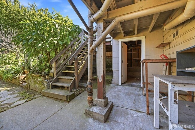 Building Photo - 1529 Hampshire St