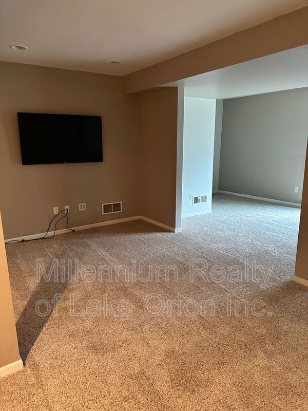 Building Photo - 3189 Silverbrook Dr