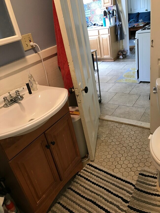 Building Photo - 387 Cambridge St