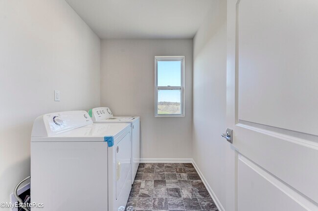 Building Photo - 2780 Riverview Ln