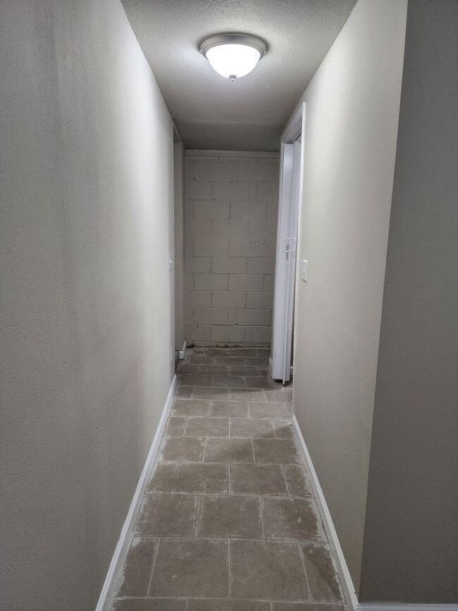 Building Photo - Cozy 1 Bedroom 1 Bath Home