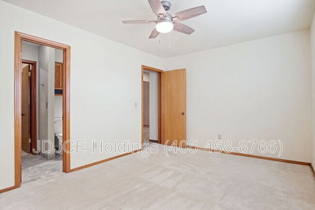 Building Photo - 431 W Curtis Dr