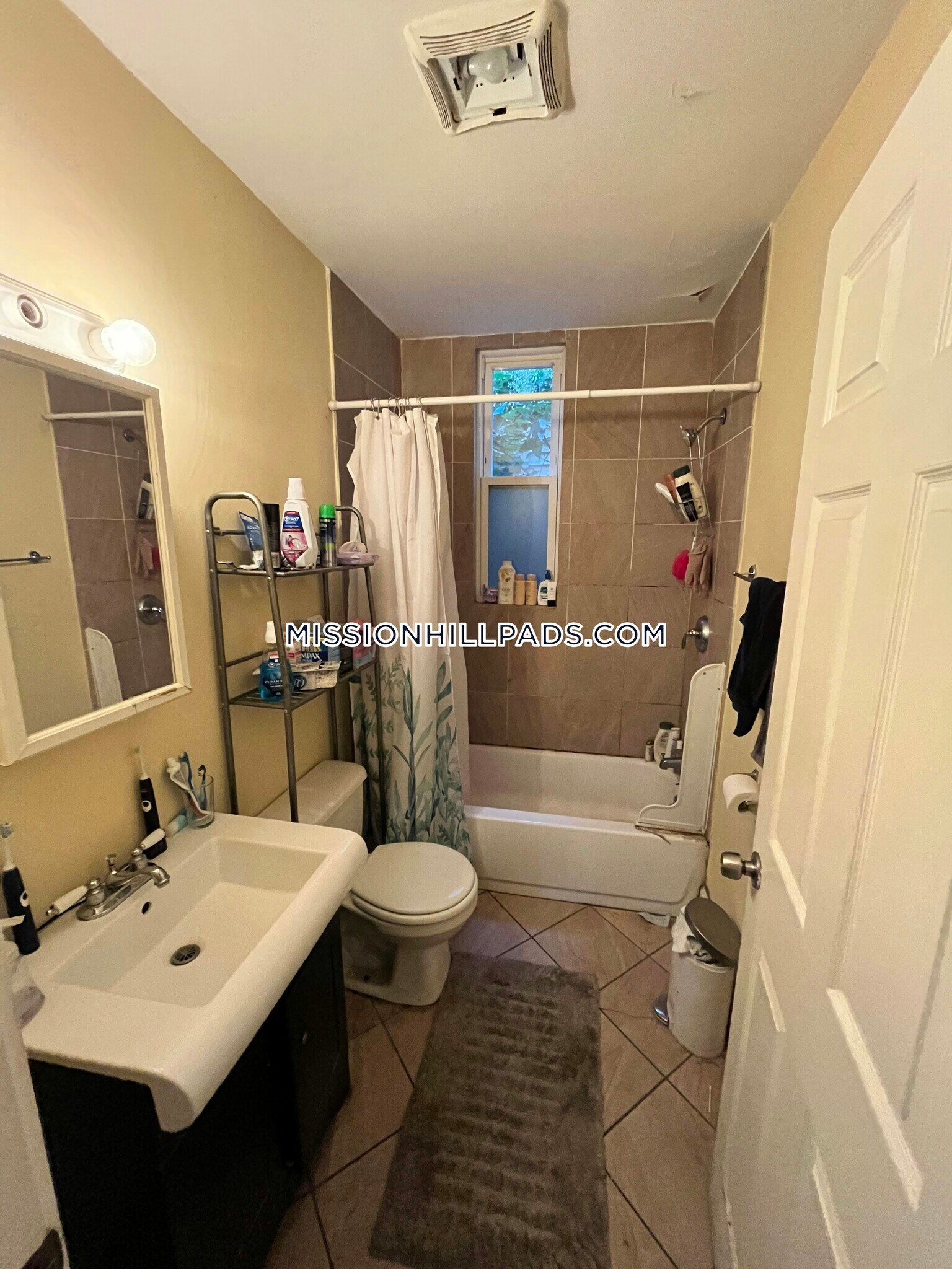 Building Photo - 731 Parker St