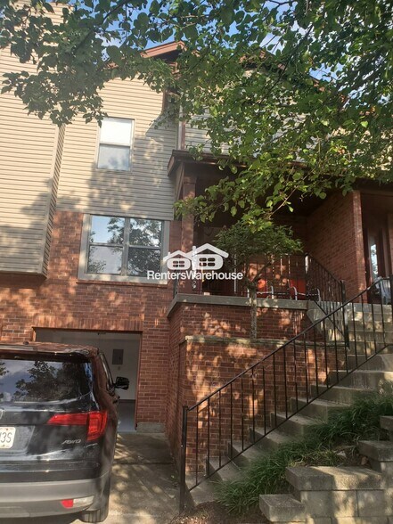 Building Photo - 15675 Ferncreek Dr