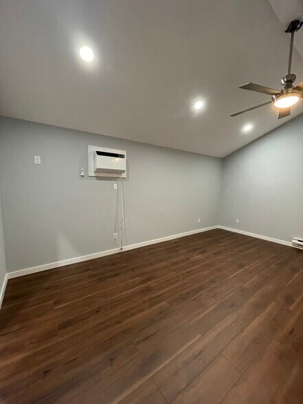 Building Photo - 66 Cedar Oaks Ave