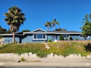 Building Photo - Beautiful Newly Renovated 3 Bedroom 2 Bath...
