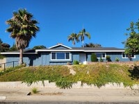 Building Photo - Beautiful Newly Renovated 3 Bedroom 2 Bath...