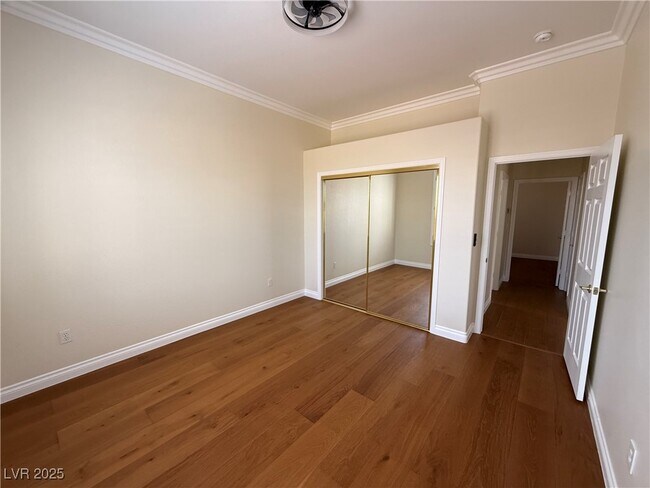 Building Photo - 10513 Longwood Dr