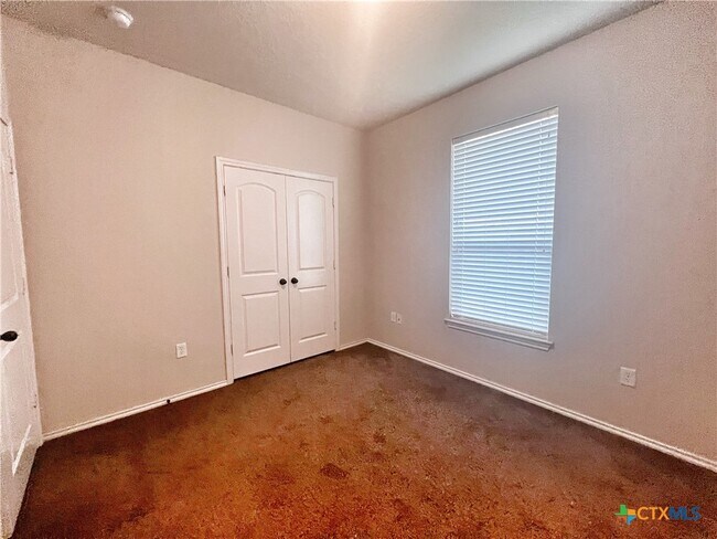 Building Photo - 569 Creekside Cir