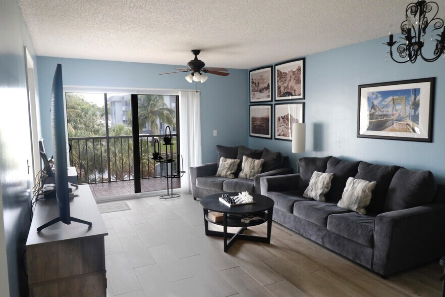 Living Room - 17000 NW 67th Ave