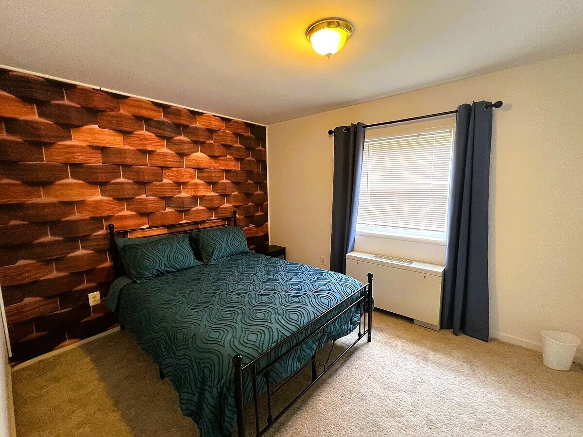 Building Photo - 4417 Romlon St