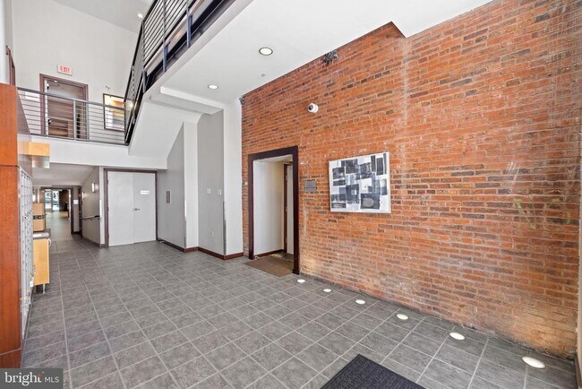 Building Photo - 1209 13th St NW