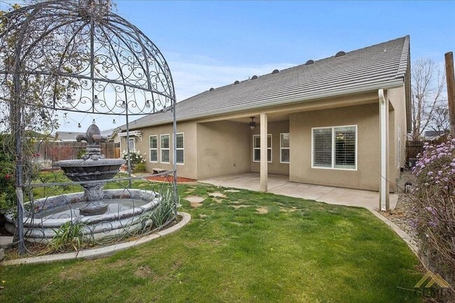 Building Photo - Charming NW Home with 3-Car Garage in Desirable Neighborhood