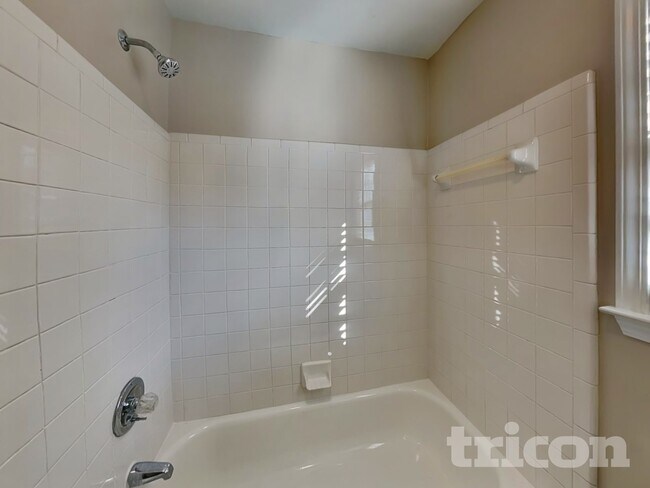 Building Photo - 4390 Pinewalk Dr