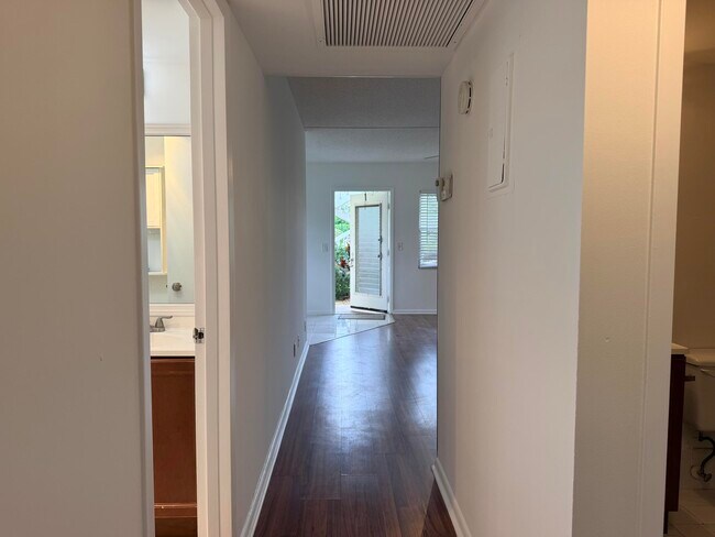 Building Photo - 52 Dorset Dr