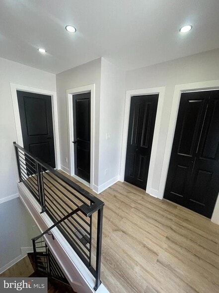 top floor landing - 2321 W Oxford St